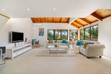 Photo of property in 2/60 Aberdeen Road, Campbells Bay, Auckland, 0620