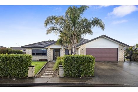 Photo of property in 22 Ripple Grove, Waiuku, 2123