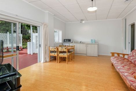 Photo of property in 17 Copperfield Terrace, Mellons Bay, Auckland, 2014