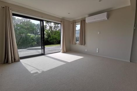 Photo of property in 96 Glanmire Road, Newlands, Wellington, 6037