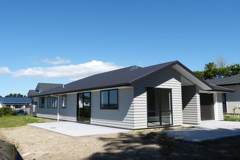 Photo of property in 107 Station Road, Kumeu, 0891