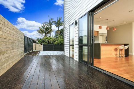 Photo of property in 7a Heathcote Road, Castor Bay, Auckland, 0620