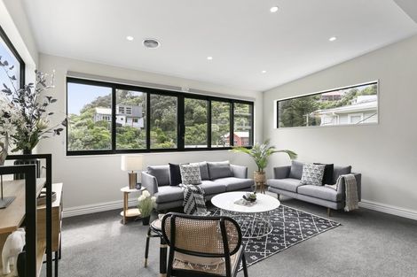 Photo of property in 73 Hungerford Road, Houghton Bay, Wellington, 6023