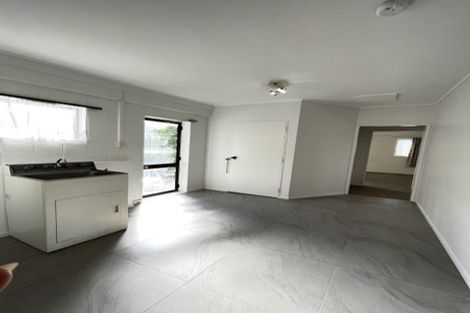 Photo of property in 2/127 Stapleford Crescent, Browns Bay, Auckland, 0630