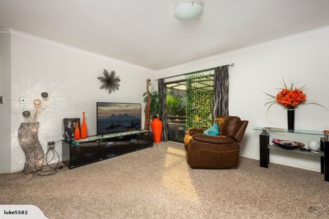 Photo of property in 596 Grenada Street, Papamoa Beach, Papamoa, 3118