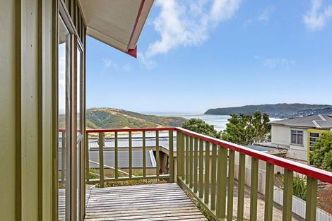 Photo of property in 4 Karoro Place, Paremata, Porirua, 5024