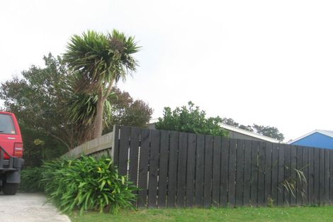 Photo of property in 16 Sasanof View, Ascot Park, Porirua, 5024