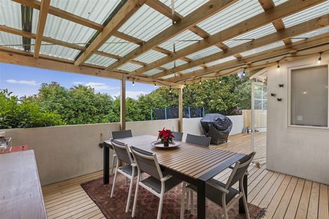 Photo of property in 40 Tyrico Close, Unsworth Heights, Auckland, 0632