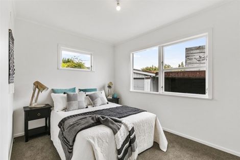 Photo of property in 14 Taupo Street, Green Bay, Auckland, 0604