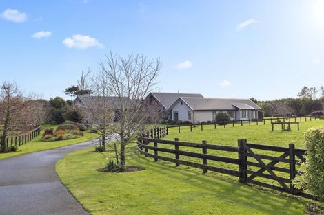 Photo of property in 98 Bushlake Way, Kingseat, Papakura, 2580