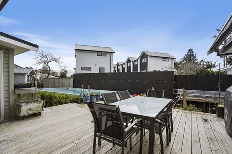 Photo of property in 59 Graham Avenue, Te Atatu Peninsula, Auckland, 0610