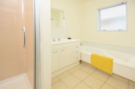 Photo of property in 2/23a Hill Road, Manurewa, Auckland, 2102