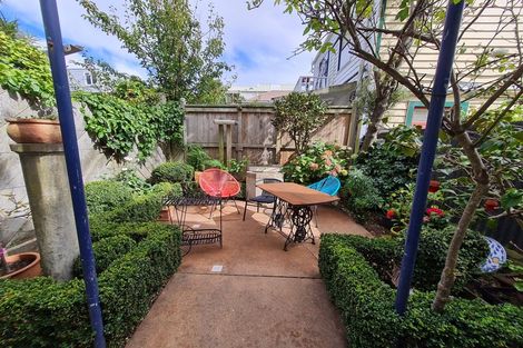 Photo of property in 6 Porritt Avenue, Mount Victoria, Wellington, 6011