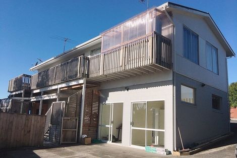 Photo of property in 31 Valley View Road, Glenfield, Auckland, 0629