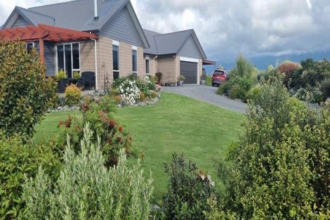 Photo of property in 9 Waipuna Grove, Levin, 5571