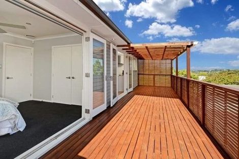 Photo of property in 968 East Coast Road, Northcross, Auckland, 0632