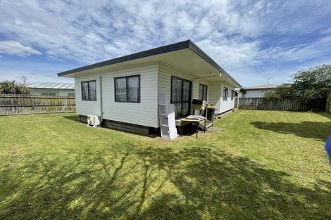 Photo of property in 2/5 Solveig Place, Randwick Park, Auckland, 2105