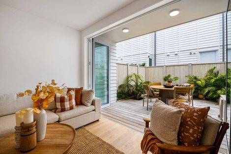 Photo of property in 12 Titoki Close, Matakana, 0985