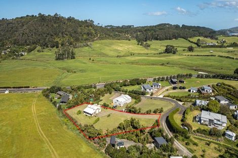 Photo of property in 6 Lois Lane, Hahei, Whitianga, 3591