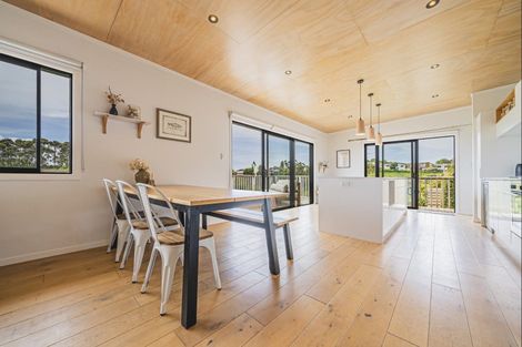 Photo of property in 22b Saint Ives Grove, Whalers Gate, New Plymouth, 4310