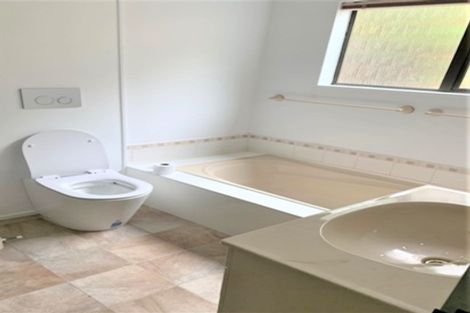 Photo of property in 6 Pioneer Grove, Silverstream, Upper Hutt, 5019