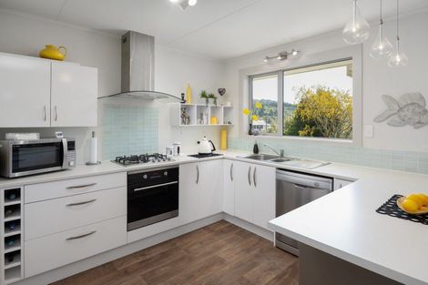 Photo of property in 23 Broadway, Picton, 7220