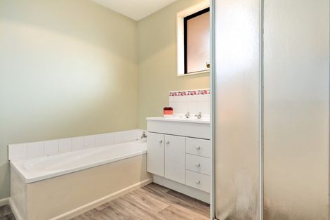 Photo of property in 2a Thistledown Place, Woolston, Christchurch, 8062