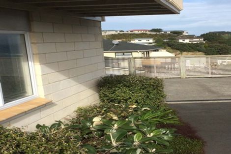 Photo of property in 16 Frobisher Street, Island Bay, Wellington, 6023