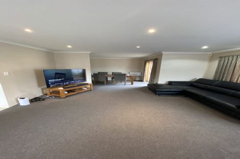 Photo of property in 14 Monash Place, Flat Bush, Auckland, 2016