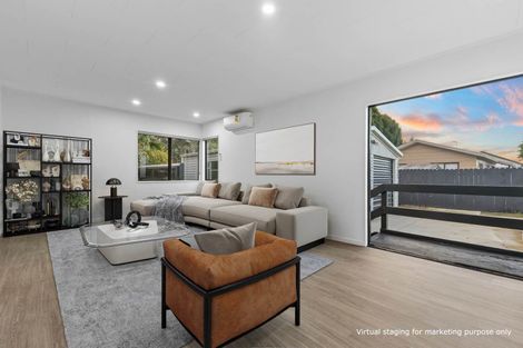 Photo of property in 2/8 Kirklow Place, Goodwood Heights, Auckland, 2105