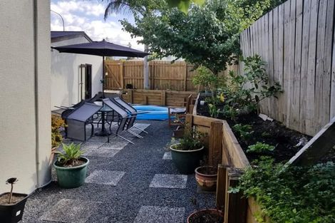 Photo of property in 2a Charlenne Close, Ranui, Auckland, 0612