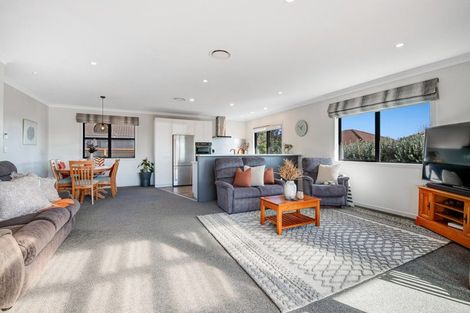 Photo of property in 7 Raabia Close, Parakai, 0830
