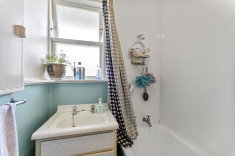 Photo of property in 19 Mazengarb Road, Paraparaumu Beach, Paraparaumu, 5032