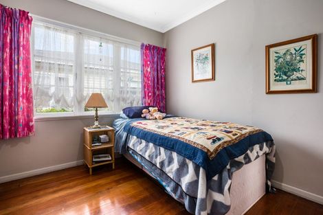 Photo of property in 16 Raroa Terrace, Tawa, Wellington, 5028