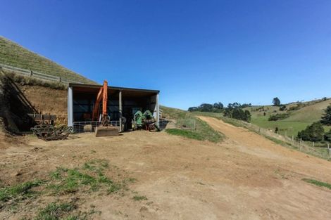 Photo of property in 652 Kelly Road, Lepperton, New Plymouth, 4373