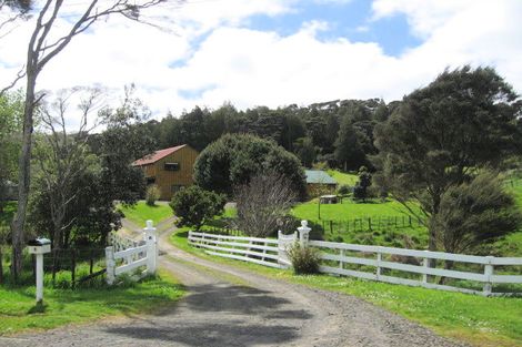 Photo of property in 6 Wendy Road, Waitakere, Auckland, 0816