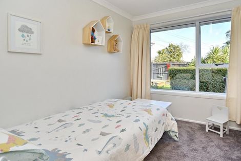 Photo of property in 11 Hannah Place, Redwood, Christchurch, 8051
