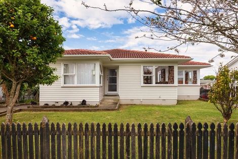 Photo of property in 13 Minton Place, Manurewa, Auckland, 2102