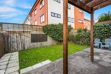 Photo of property in 8/17 Harbour View Road, Te Atatu Peninsula, Auckland, 0610