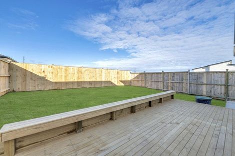 Photo of property in 7 Woven Place, Karaka, Papakura, 2113