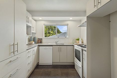 Photo of property in 2/8 Selwyn Crescent, Forrest Hill, Auckland, 0620