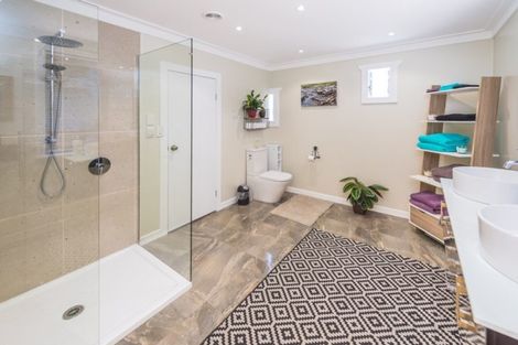 Photo of property in 21 Weraroa Road, Waverley, 4510