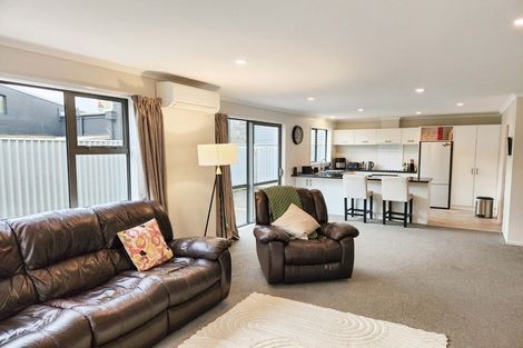 Photo of property in 28 Latimer Way, Petone, Lower Hutt, 5012