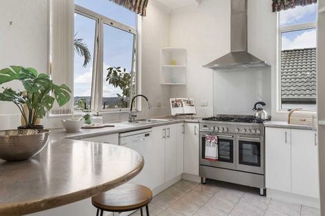 Photo of property in 9 Lorikeet Place, Unsworth Heights, Auckland, 0632