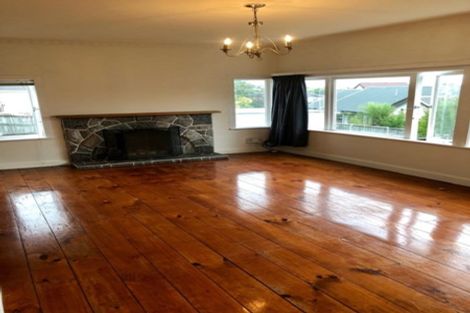 Photo of property in 1/236 East Coast Road, Forrest Hill, Auckland, 0620