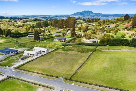 Photo of property in 15 Lochinvar Lane, Acacia Bay, Taupo, 3385