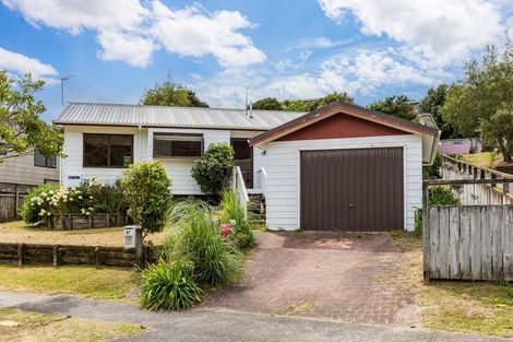 Photo of property in 47 Albatross Close, Whitby, Porirua, 5024