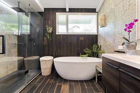 Photo of property in 42a Colmar Road, Mellons Bay, Auckland, 2014