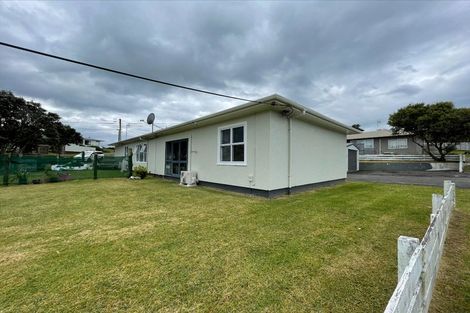 Photo of property in 48 Rangiora Street, Castlecliff, Whanganui, 4501