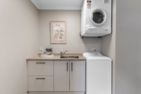 Photo of property in 76 Great North Road, Winton, 9720